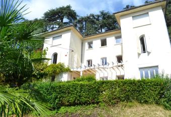 VILLA SAINT VINCENT has Balcony rooms