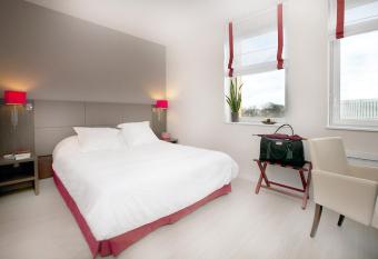 Residhome Reims Centre allows 18 year olds to book a room