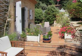 Villa Batelo allows 18 year olds to book a room