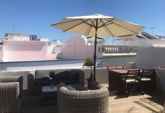 Olhao Citycentre Apartment allows 18 year olds to book a room