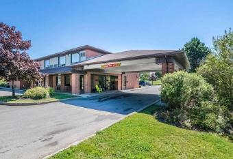 Rodeway Inn allows 18 year olds to book a room