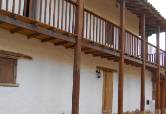 Estancia El Sol has Balcony rooms
