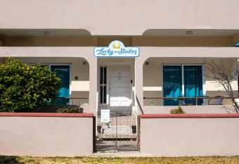 Lucky 2 has Balcony rooms