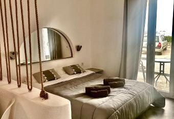 Santanna White Houses allows 18 year olds to book a room