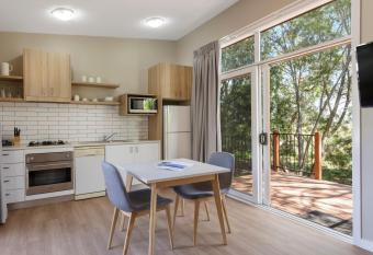 Ramada Resort by Wyndham Phillip Island allows 18 year olds to book a room