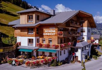 Hotel Sch  ne Aussicht has Balcony rooms