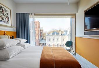 PURO     d   Centrum allows 18 year olds to book a room