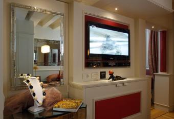 Bellevue Luxury Rooms - San Marco Luxury allows 18 year olds to book a room