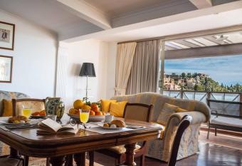 Palazzo di Ferro Taormina allows 18 year olds to book a room