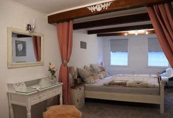 Historisch   bernachten Brinkerplatz 3 allows 18 year olds to book a room