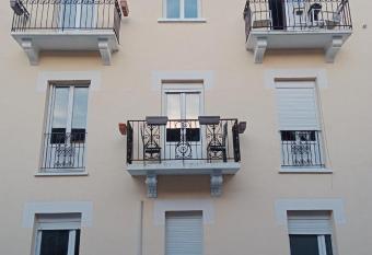 Appartements Proche du centre has Balcony rooms
