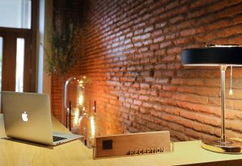 Paskunji Residence has rooms with a private hot tub