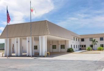 Super 8 by Wyndham Buffalo has Smoking rooms