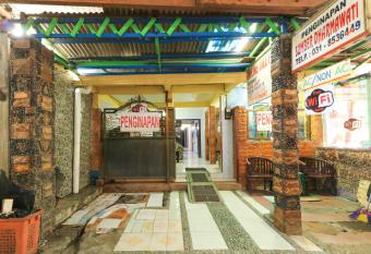 Dharmawati Homestay Syariah at Terminal Purabaya has Balcony rooms
