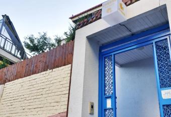 Hongdae Cheese Guesthouse allows 18 year olds to book a room