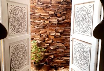 Arabian Nights Pyramids Guesthouse allows 18 year olds to book a room