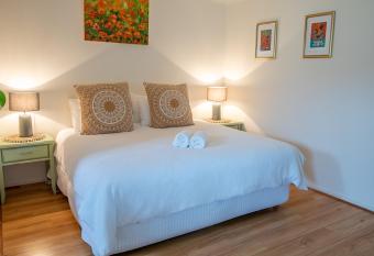 Bower On Becket - Couples Retreat allows 18 year olds to book a room