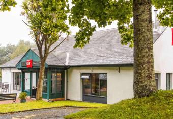 ibis Plymouth allows 18 year olds to book a room