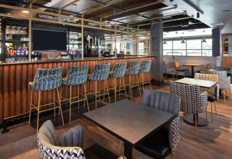 ibis Styles London Gatwick Airport allows 18 year olds to book a room