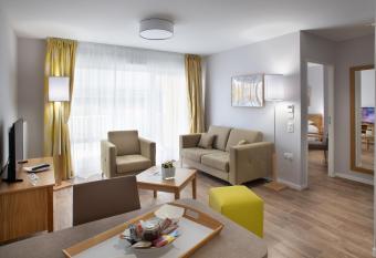 DOMITYS L AIGRETTE BLEUE allows 18 year olds to book a room