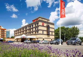 ibis Southampton allows 18 year olds to book a room