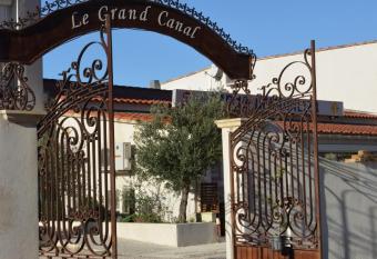 Le Grand Canal allows 18 year olds to book a room