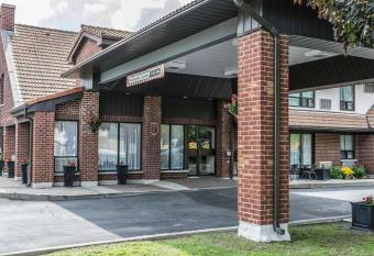 Comfort Inn Drummondville allows 18 year olds to book a room