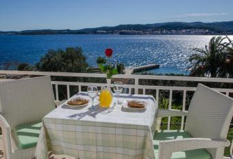 Bed & Breakfast Villa Vrgorac has Balcony rooms