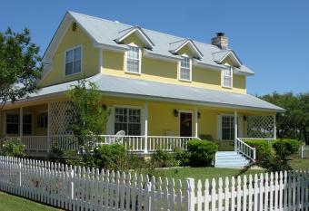 Yellow House B&B has Balcony rooms