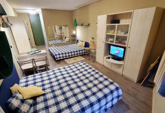 Residence Foemina 76 allows 18 year olds to book a room