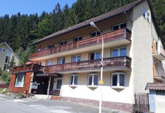 Haus Mena Apartments has Balcony rooms