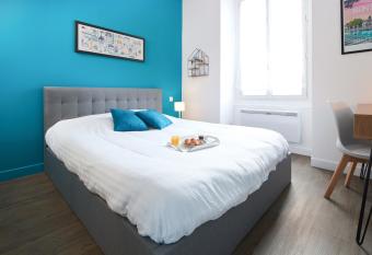 Le Bleu Nantais allows 18 year olds to book a room