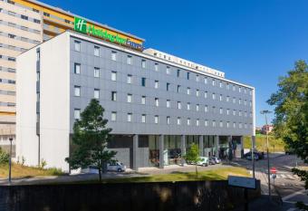 Holiday Inn Express Porto Exponor, an IHG Hotel allows 18 year olds to book a room