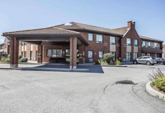 Comfort Inn Gatineau has Balcony rooms