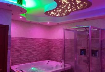 Il Riposo Del guerriero has rooms with a private hot tub