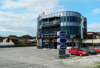 Hollywood Motel allows 18 year olds to book a room