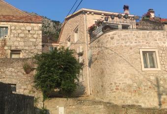 Apartman Biserka has Balcony rooms