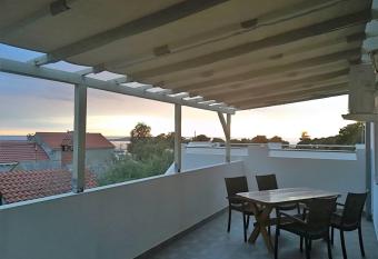 Apartman Rosanda 1 has Balcony rooms