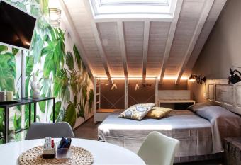 150 LatoMare has Balcony rooms