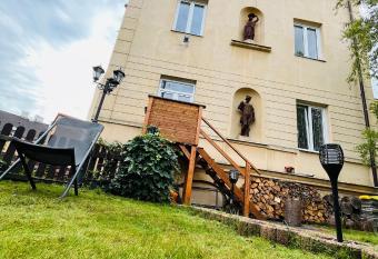 Apartm   Luxura has Smoking/Balcony rooms