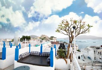 The Lake View Hotel- On Lake Pichola has Balcony rooms