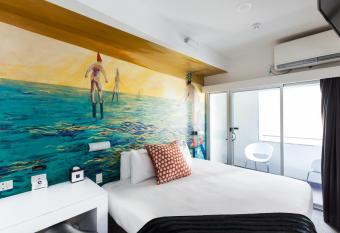 Majestic Minima Hotel allows 18 year olds to book a room