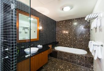 Majestic Roof Garden Hotel has Balcony rooms