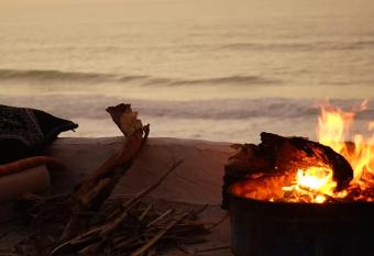 AJARIF                    - Fisherman cabin has Smoking/Balcony rooms