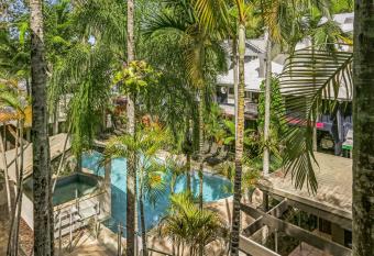 Paradise On The Beach Resort has Balcony rooms