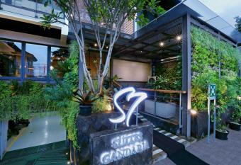 S7 SUITES GANDARIA has Balcony rooms