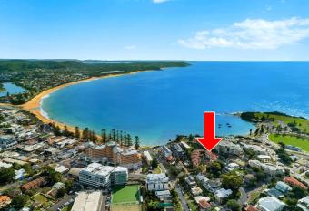 Terrigal Sails Serviced Apartments has rooms with a private hot tub