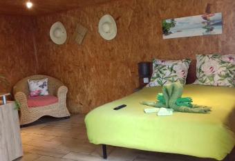 Ferme Lebon Papillon le chalet kayamb allows 18 year olds to book a room