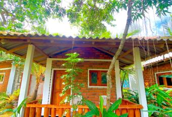 Isuru Cabanas and Restaurant has Balcony rooms