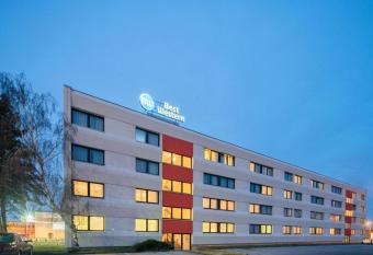 Best Western Smart Hotel allows 18 year olds to book a room